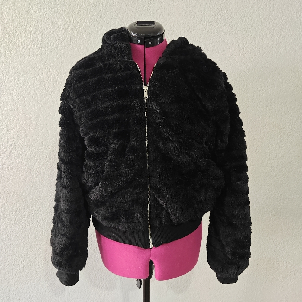 Love Tree Women's Black Faux Fur Jacket